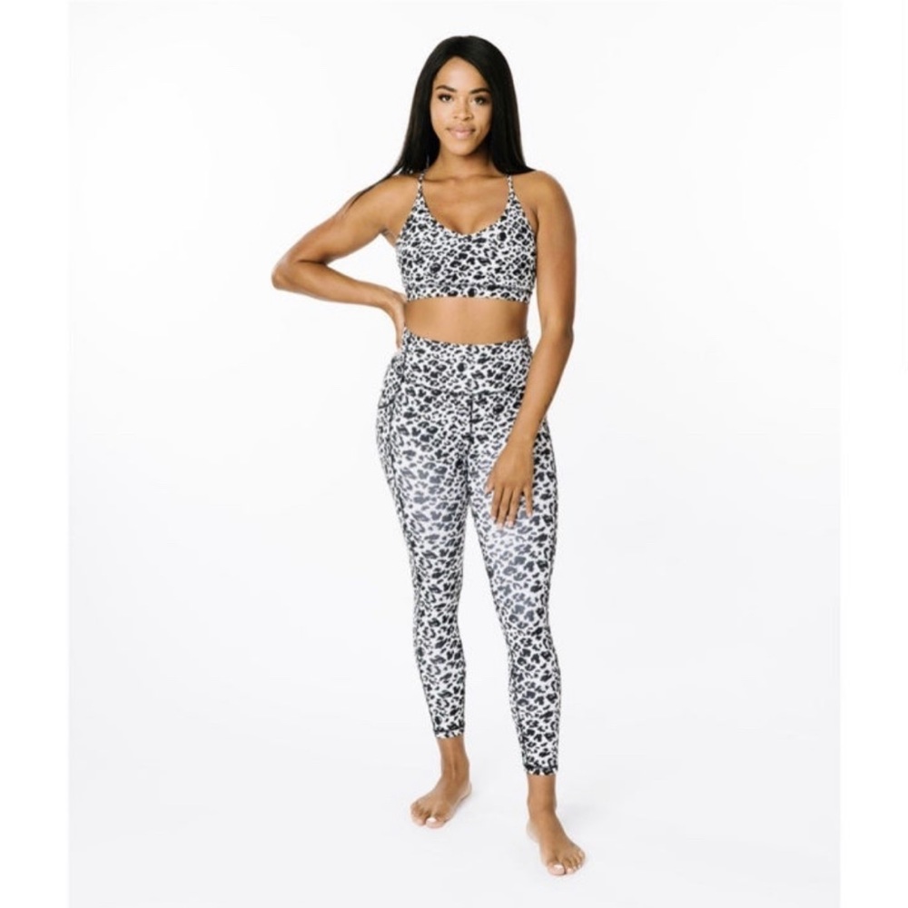 ZYIA Snow Leopard Pocket Brilliant Leggings